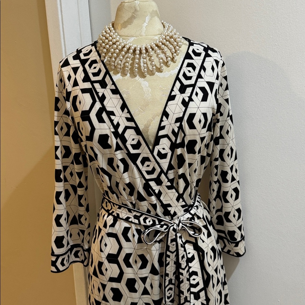 Diane Von Furstenberg Vtg Silk Wrap Geometric Banded Julian Black White Dress